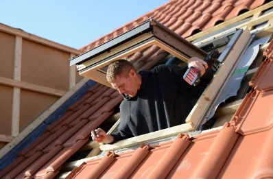Pose de fenêtres de toit Velux à Montfermier